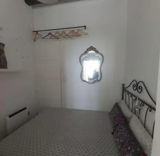 Small In Sants With Huge Terrace منزل للإقامة