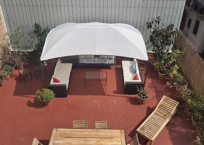 منزل للإقامة Small In Sants With Huge Terrace *